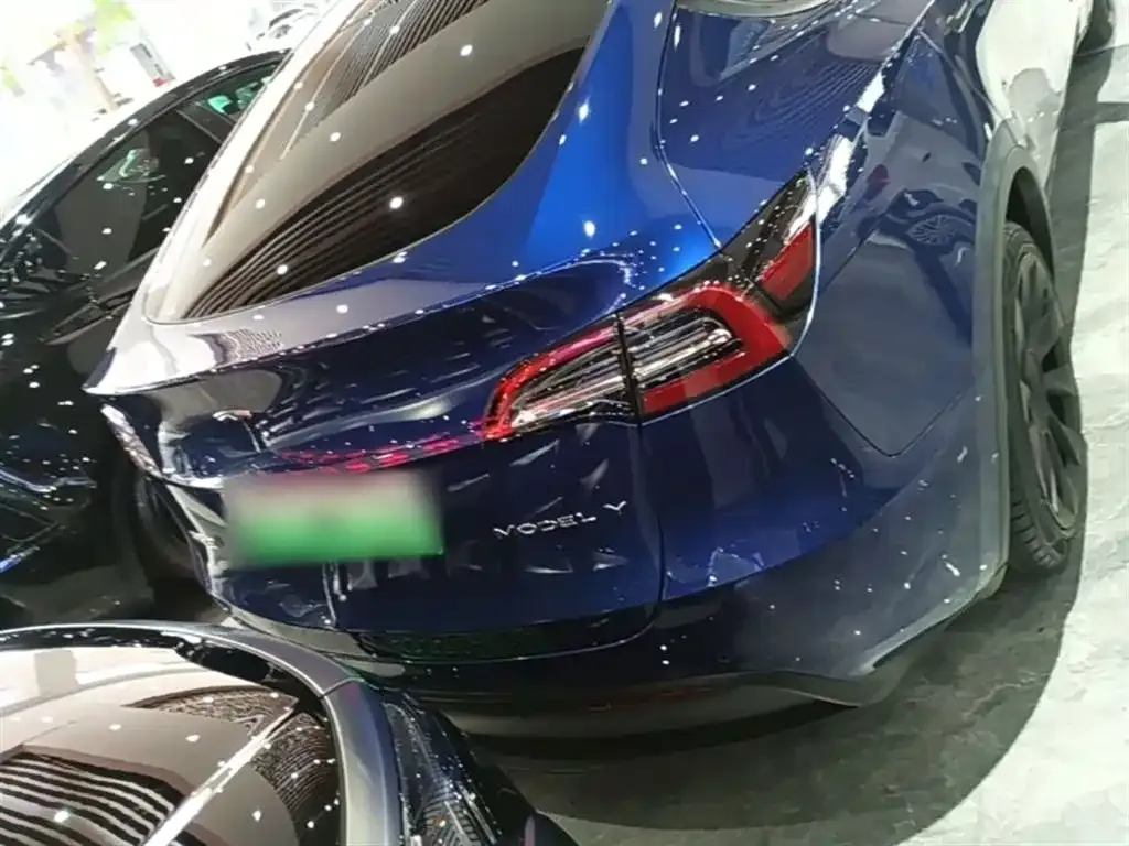 Tesla Model Y — фото 8