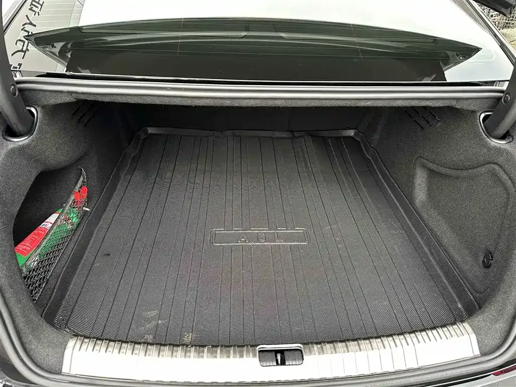 Audi A6L 2025 из CN, фото 5