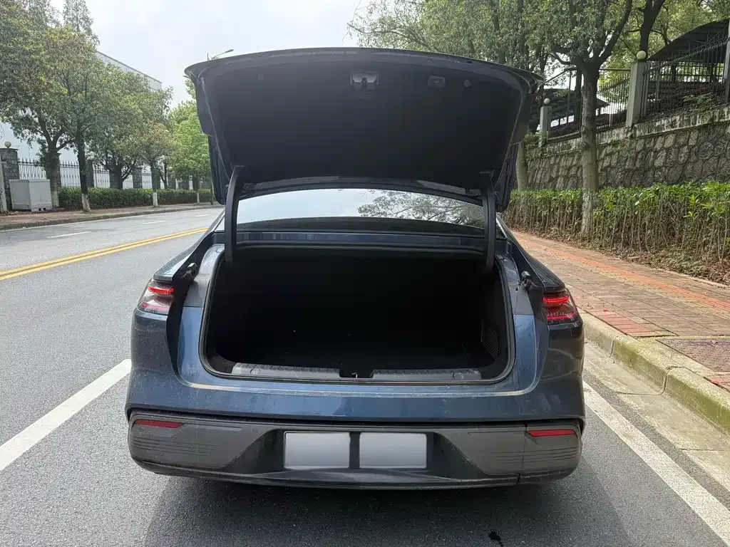 Geely Galaxy Xingyao 8 2025 из CN, фото 8