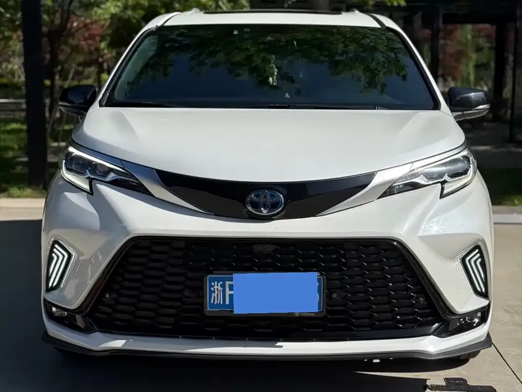 Toyota Sienna — фото 10