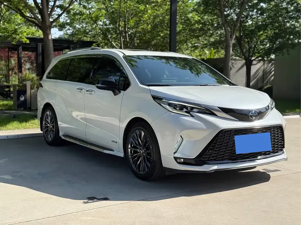 Toyota Sienna — фото 4