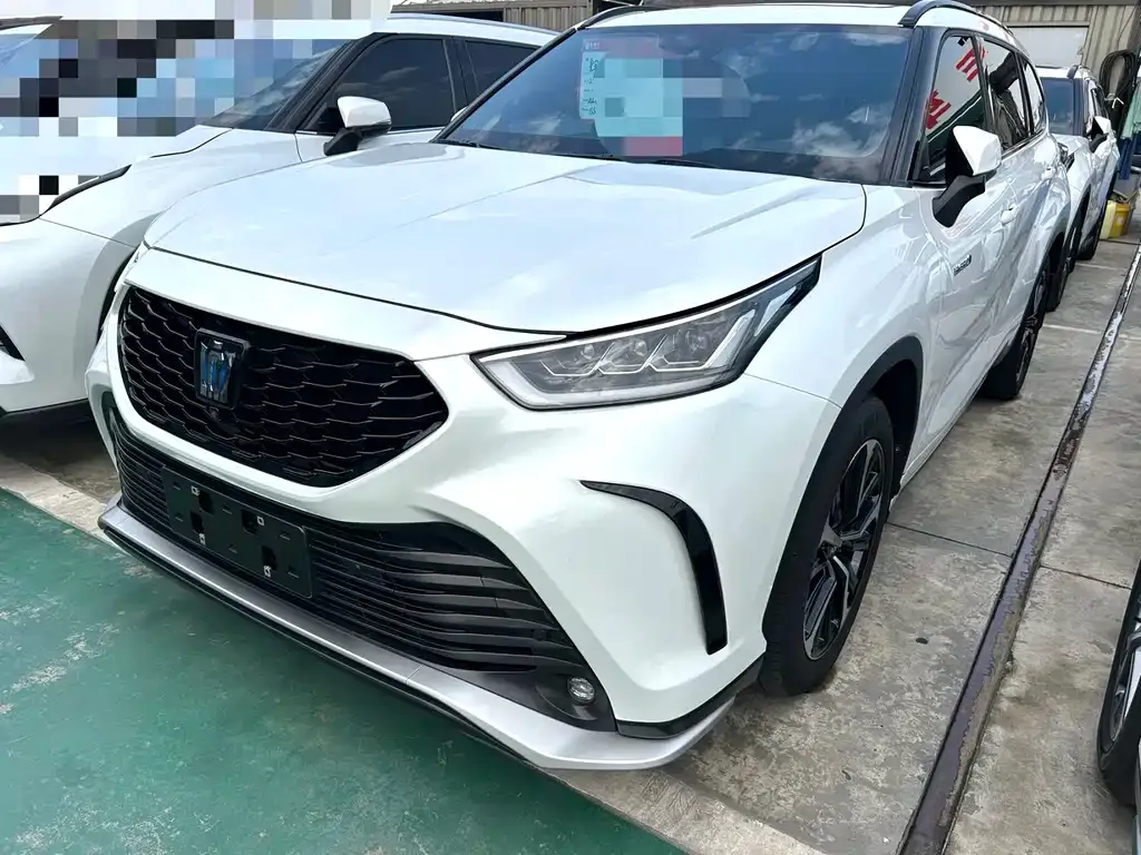 Toyota Crown Kluger 2024 из CN, фото 1
