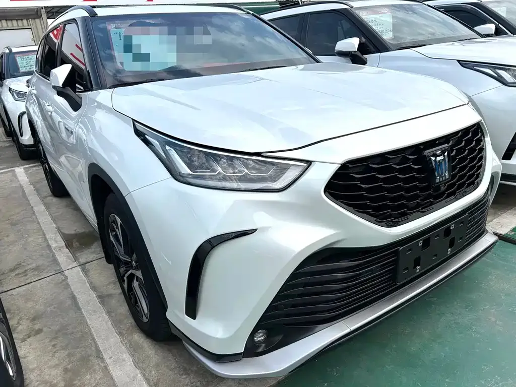 Toyota Crown Kluger 2024 из CN, фото 2