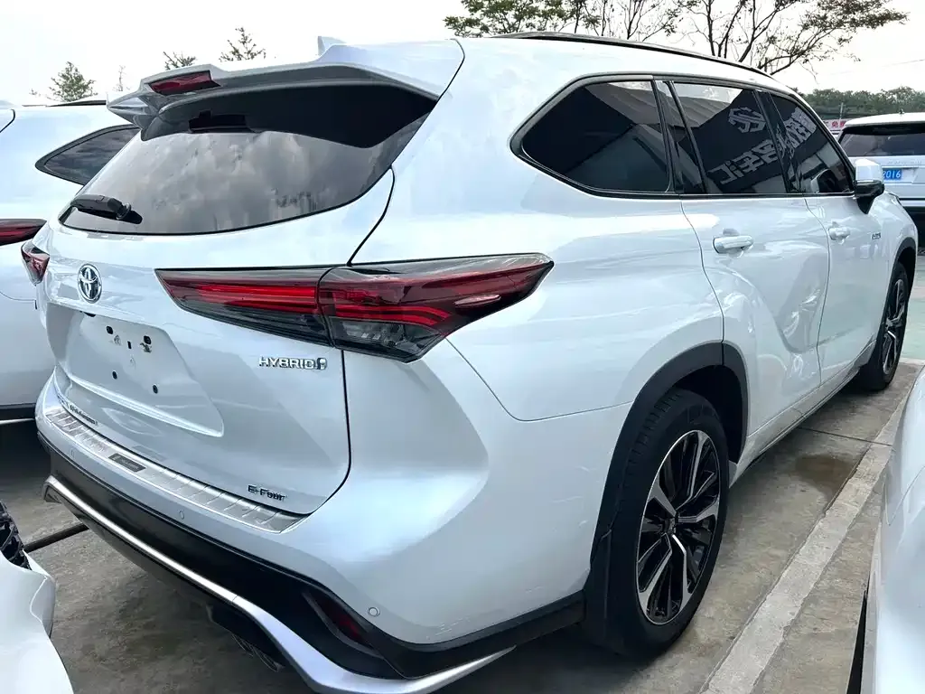 Toyota Crown Kluger 2024 из CN, фото 6