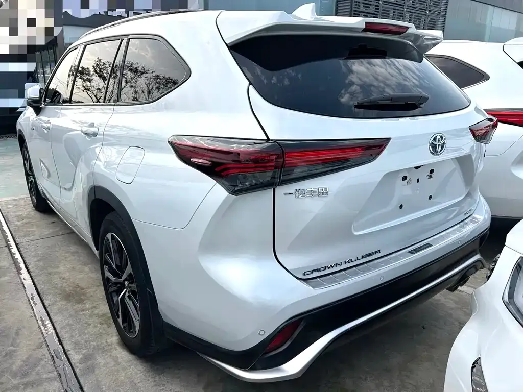 Toyota Crown Kluger 2024 из CN, фото 4