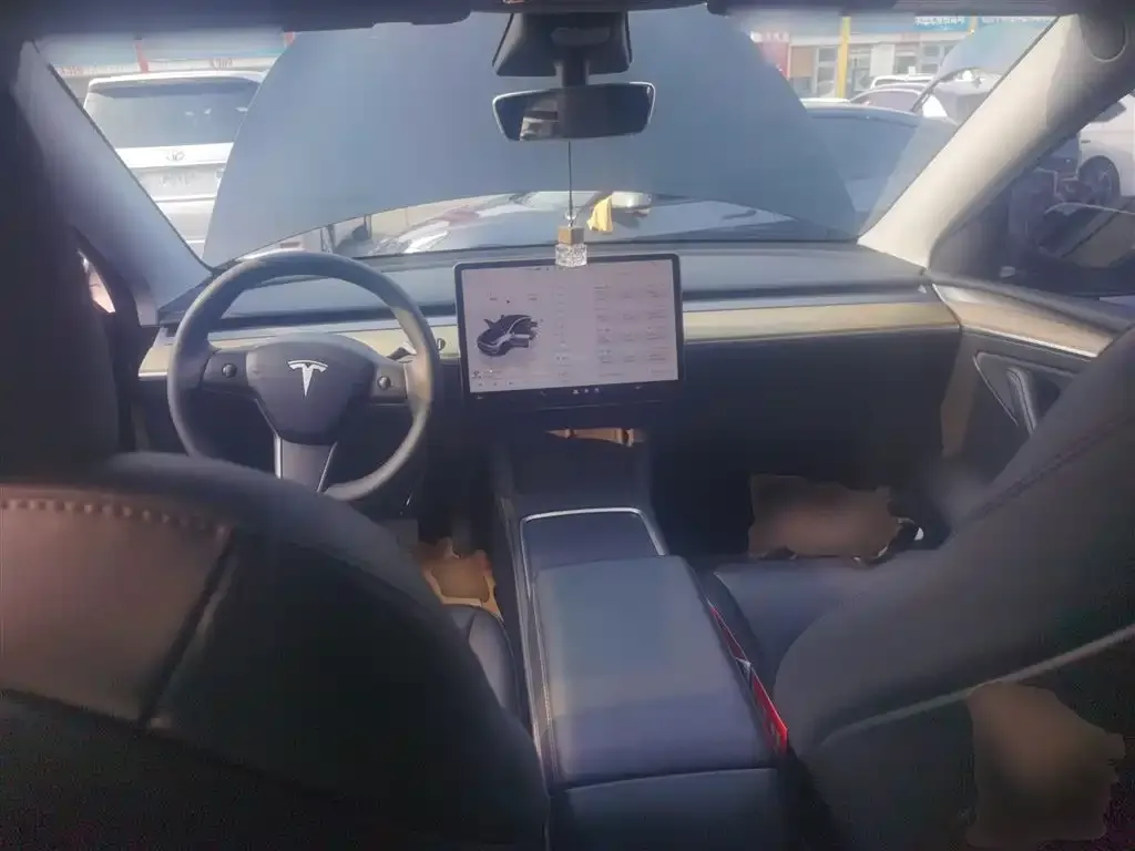 Tesla Model Y — фото 8