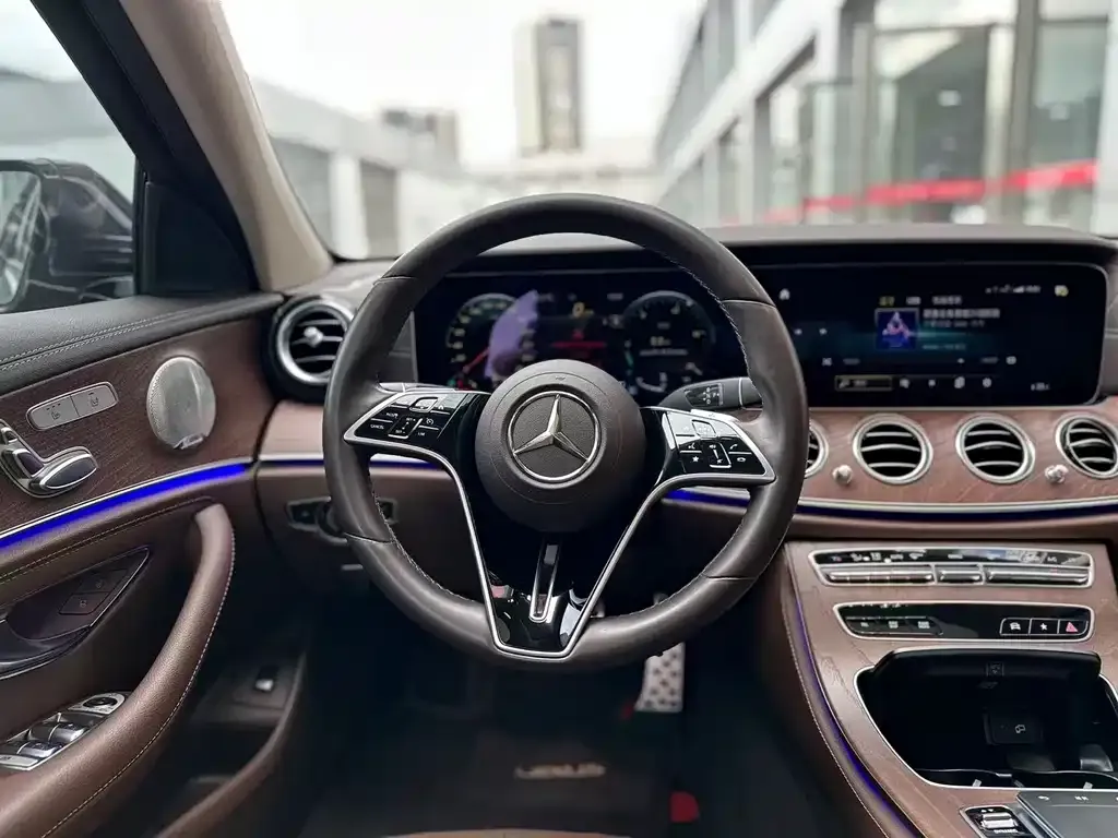 Mercedes-Benz E-Class — фото 4