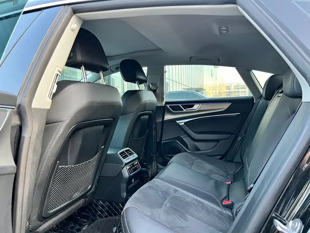 Audi A7 2023 из CN, фото 2