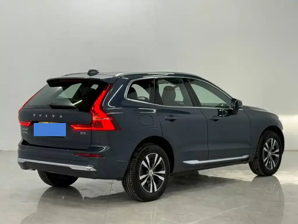 Volvo XC60 — фото 8
