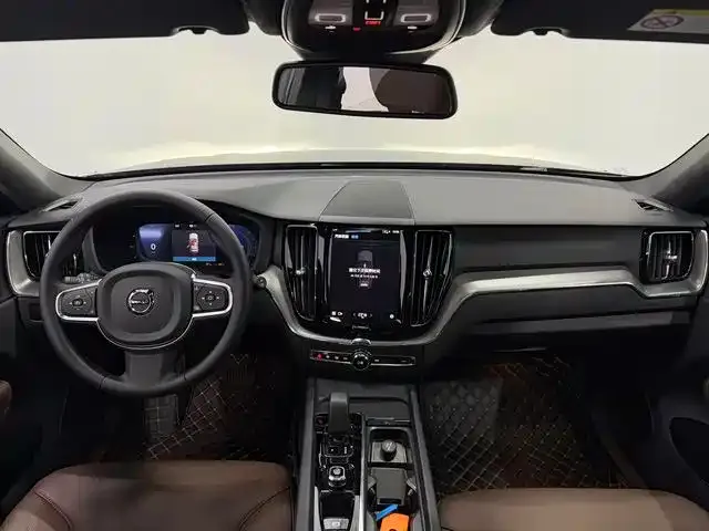 Volvo XC60 — фото 10