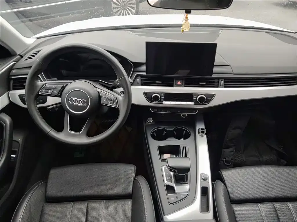 Audi A4L 2021 из CN, фото 6