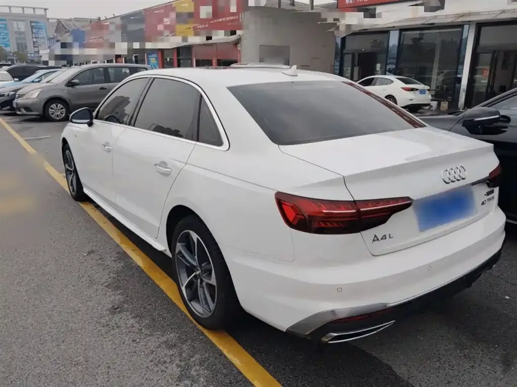 Audi A4L 2021 из CN, фото 4