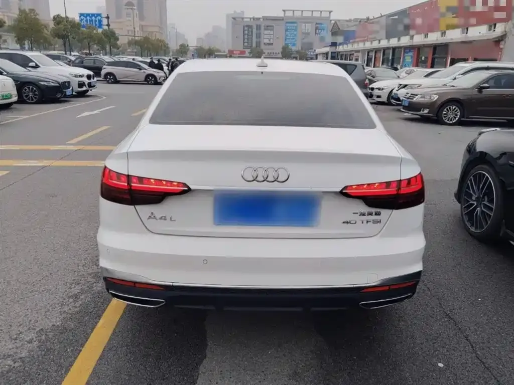 Audi A4L 2021 из CN, фото 3