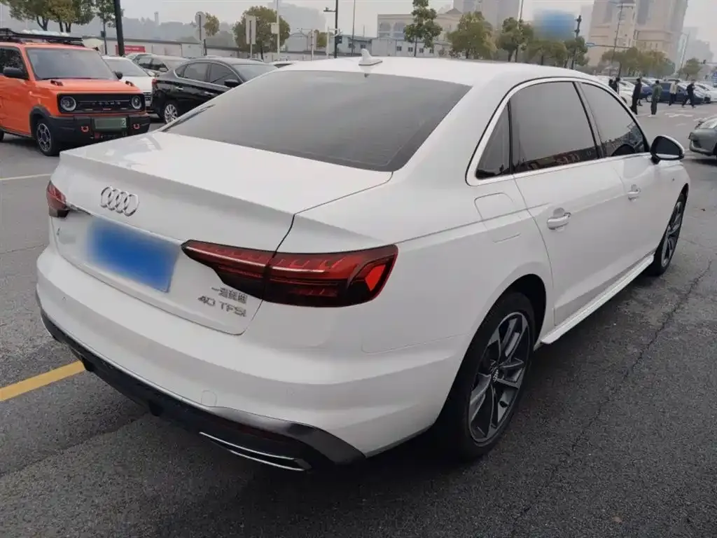 Audi A4L 2021 из CN, фото 5