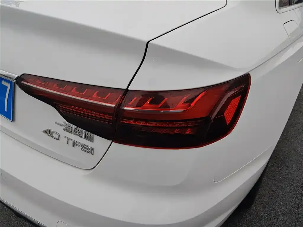 Audi A4L 2021 из CN, фото 2