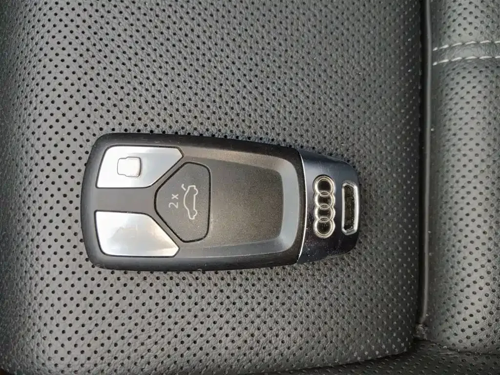 Audi A4L 2021 из CN, фото 7
