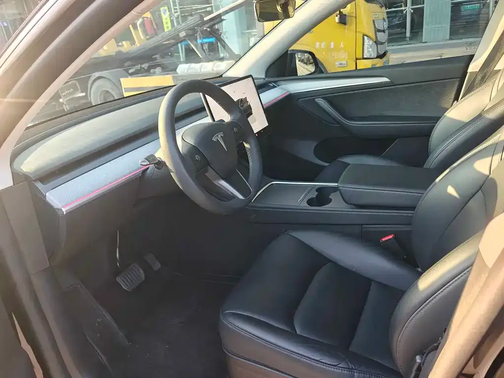 Tesla Model Y — фото 5