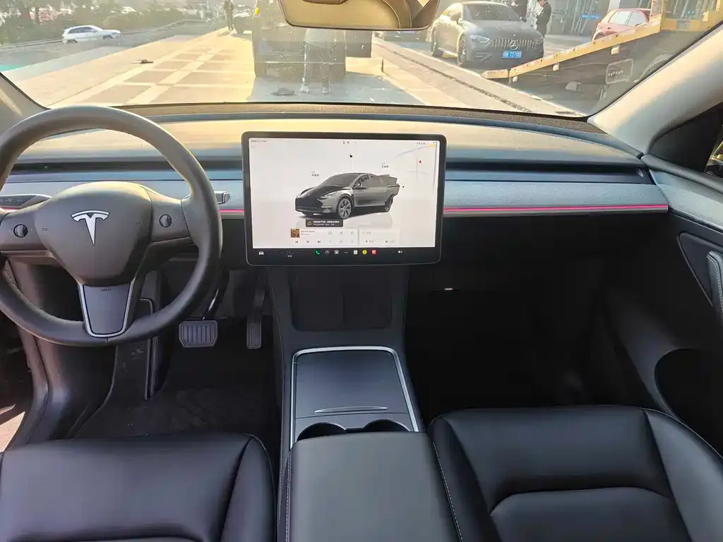 Tesla Model Y — фото 4