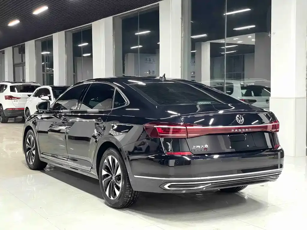 Volkswagen Passat 2023 из CN, фото 8