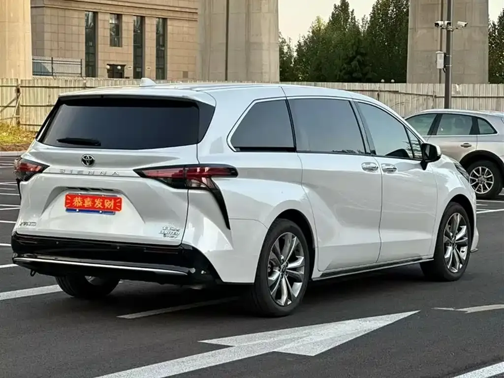 Toyota Sienna — фото 8