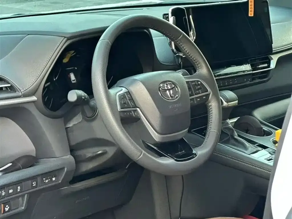 Toyota Sienna — фото 6