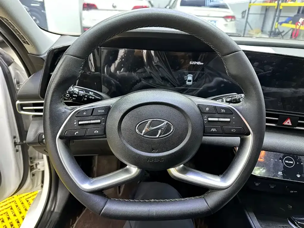 Hyundai Elantra — фото 6