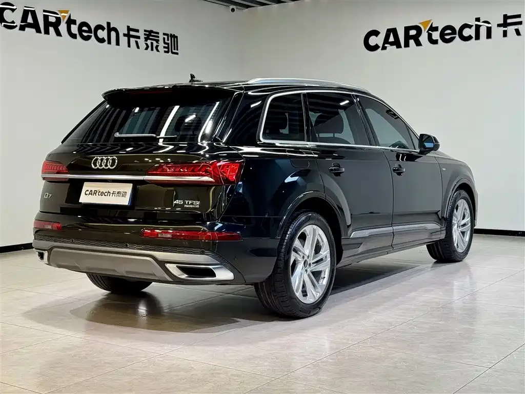 Audi Q7 — фото 7