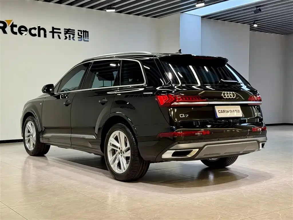 Audi Q7 — фото 9