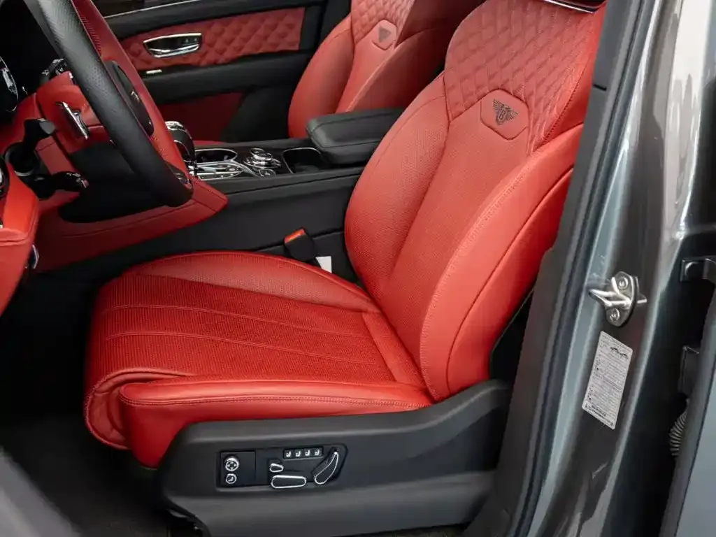 Bentley Bentayga 2023 из CN, фото 7