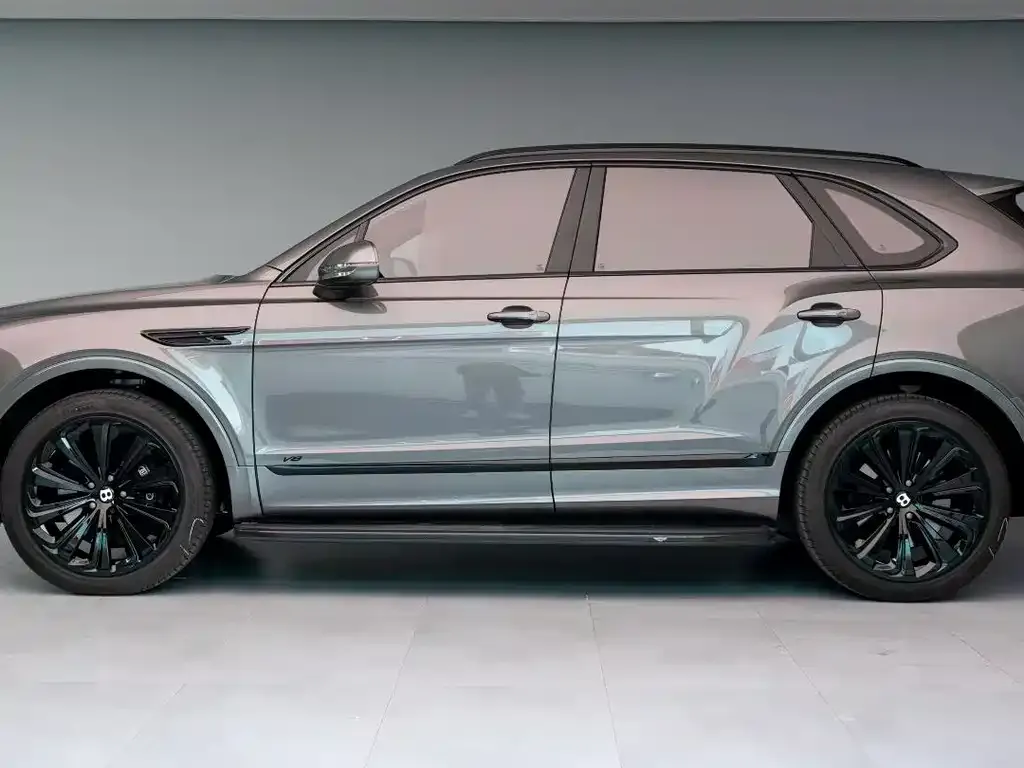 Bentley Bentayga 2023 из CN, фото 2