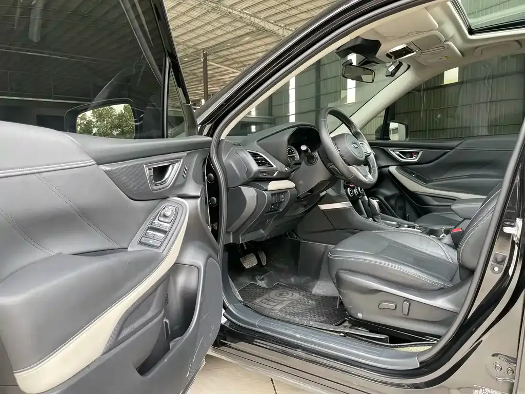 Subaru Forester 2023 из CN, фото 7