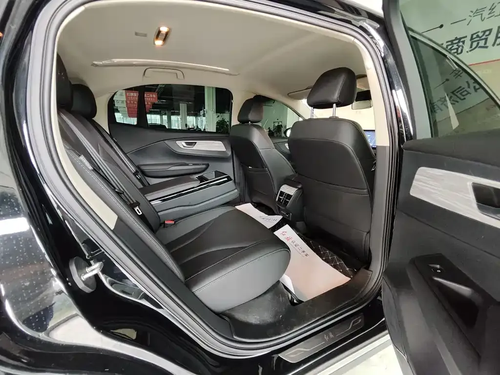 Hongqi E-QM5 — фото 10