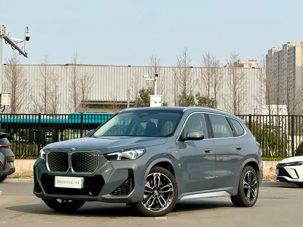 BMW iX1