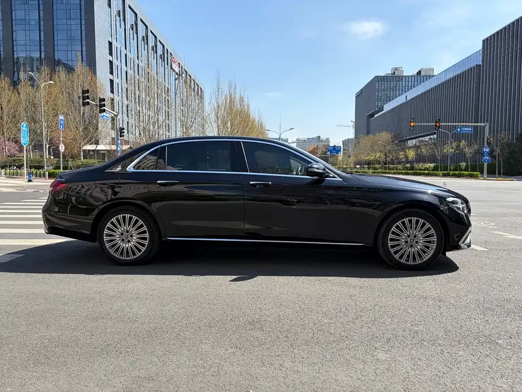 Mercedes-Benz E-Class — фото 9