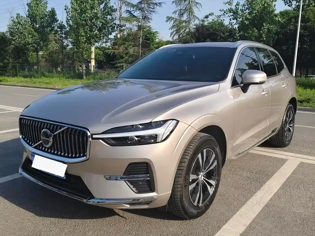 Volvo XC60 — фото 1