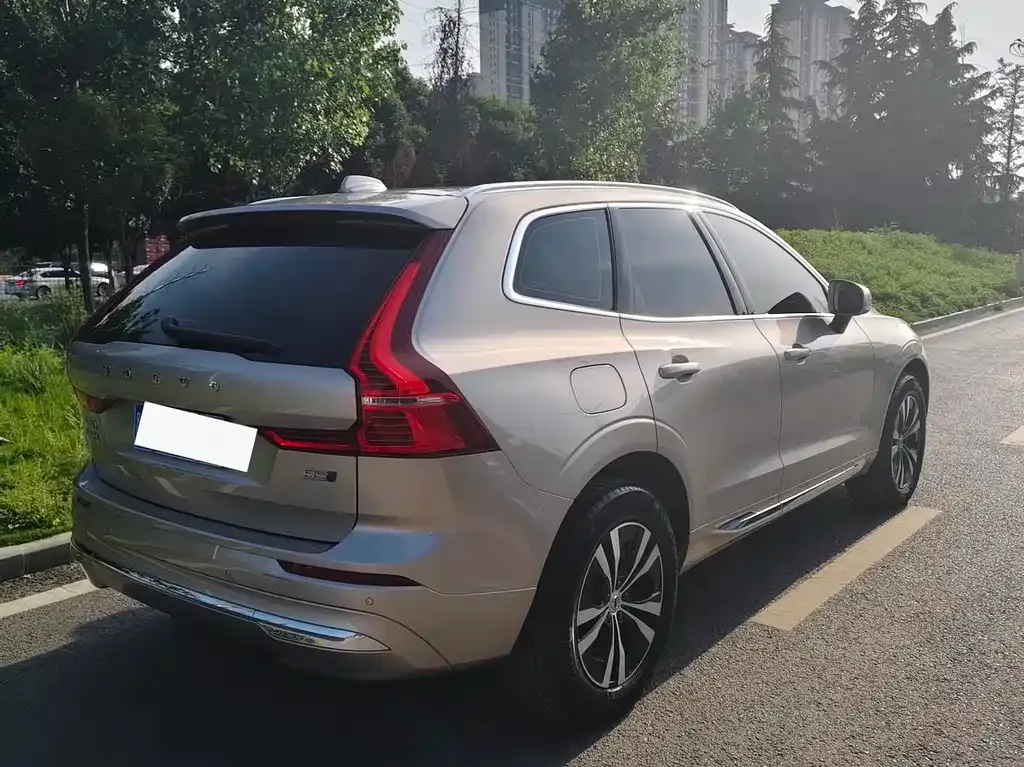 Volvo XC60 — фото 9