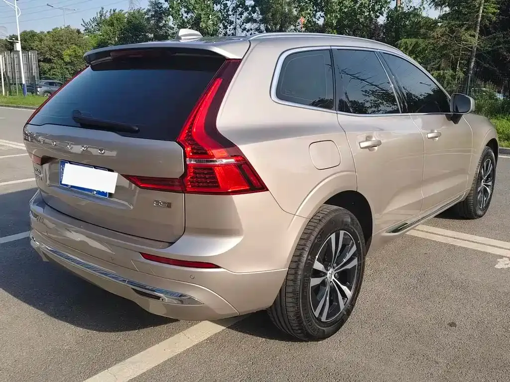 Volvo XC60 — фото 8