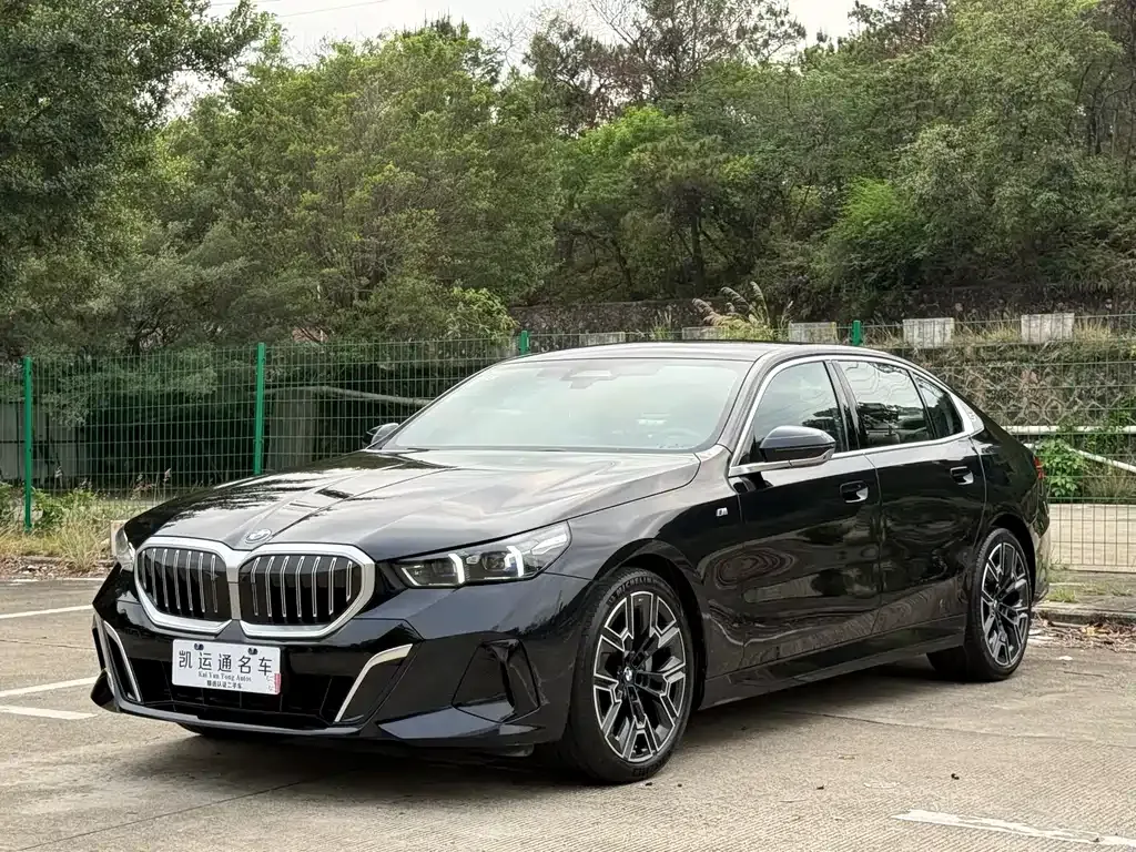 BMW 5 Series — фото 4