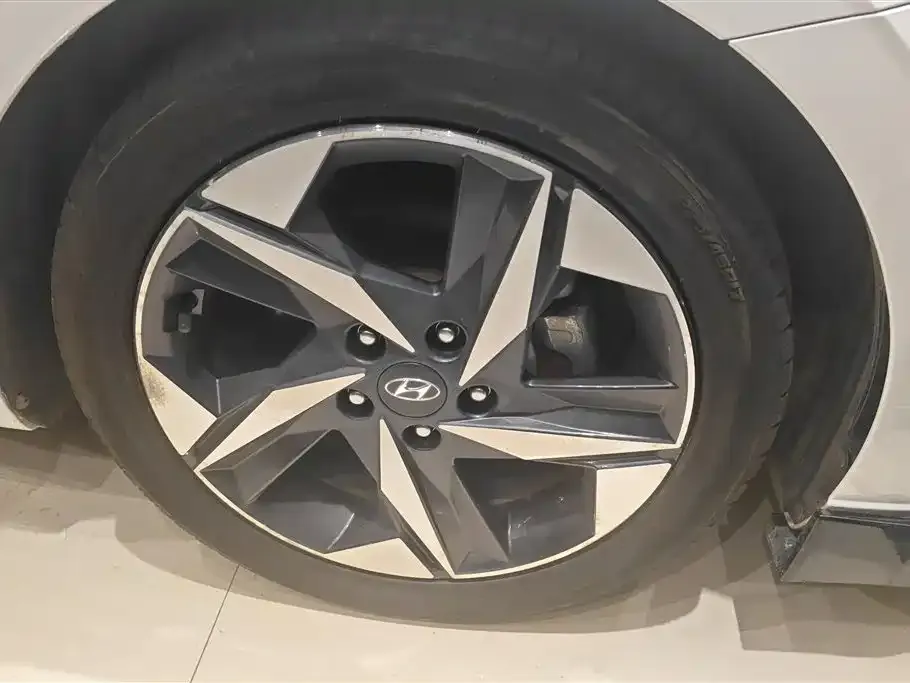 Hyundai Elantra 2023 из CN, фото 2