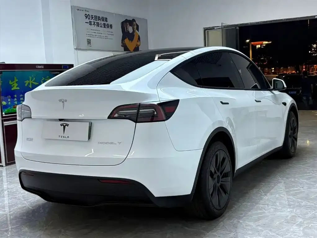 Tesla Model Y — фото 7