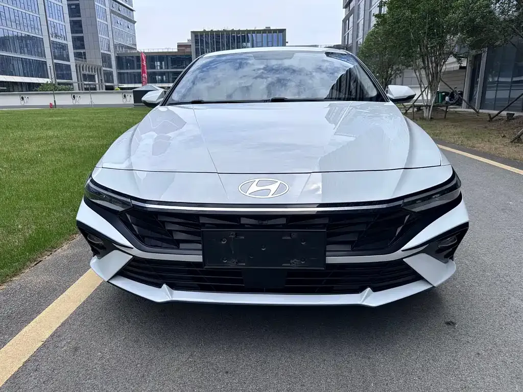 Hyundai Elantra — фото 8