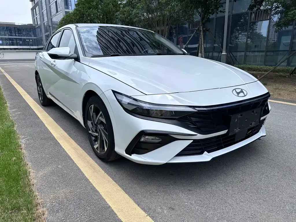 Hyundai Elantra — фото 4