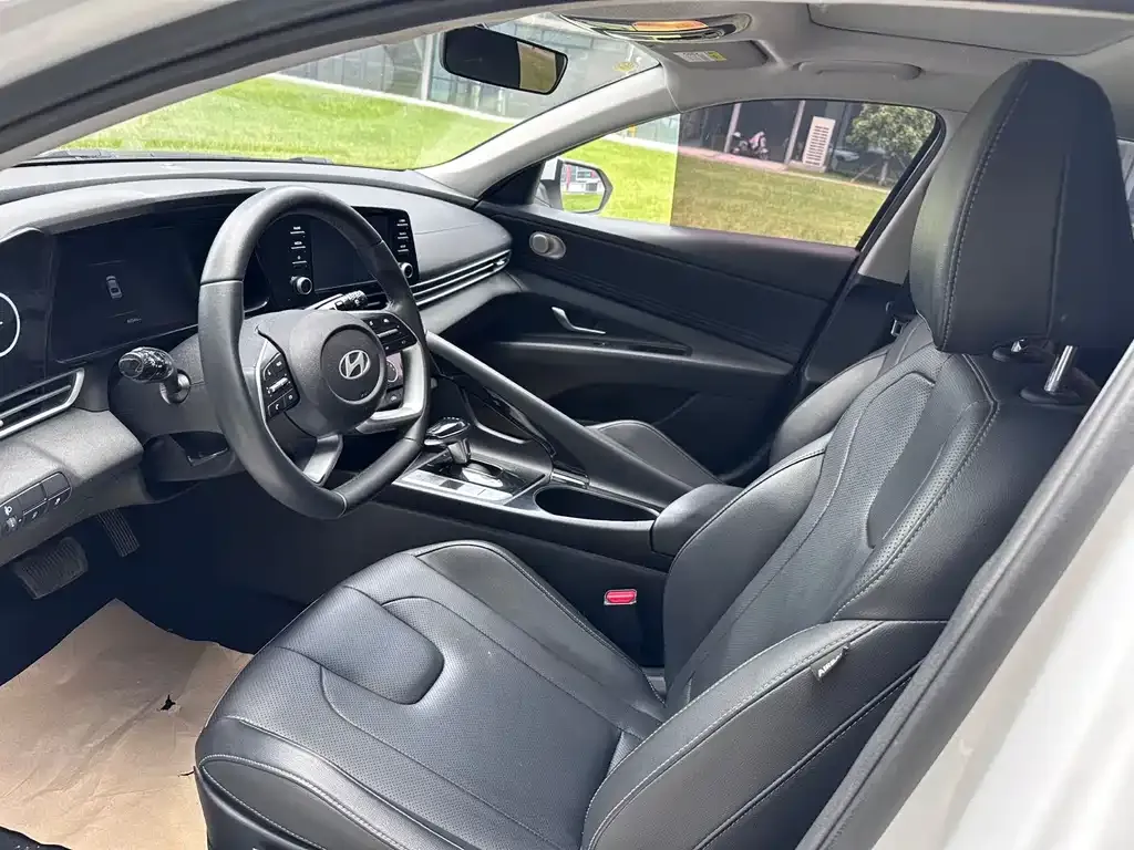 Hyundai Elantra — фото 2
