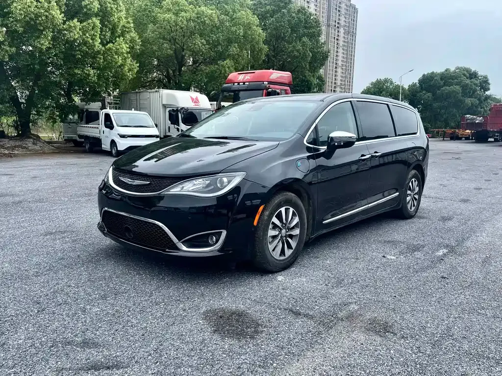 Chrysler Grand Voyager PHEV (Import)