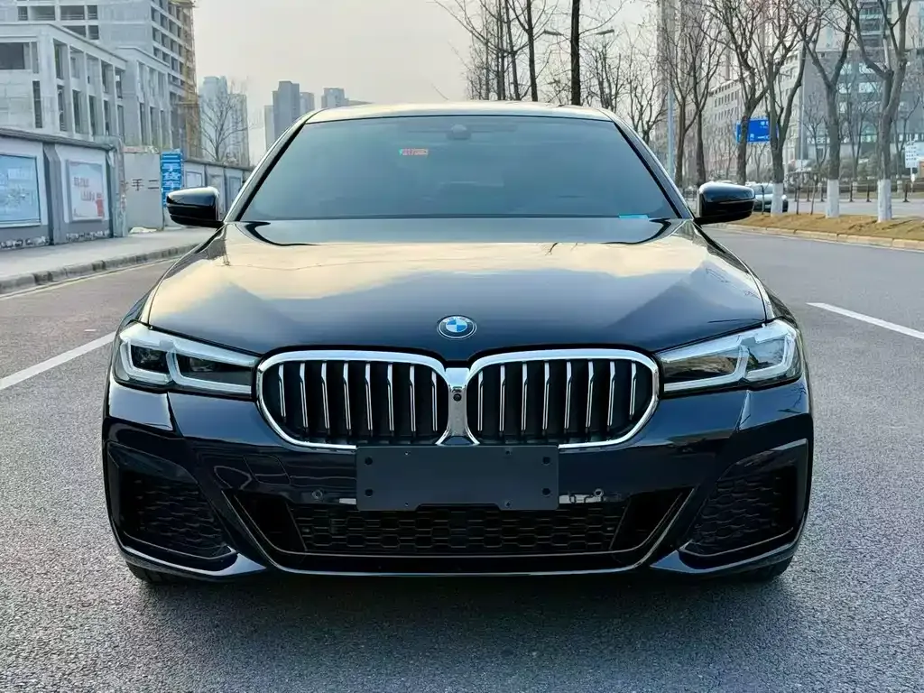 BMW 5 Series — фото 9