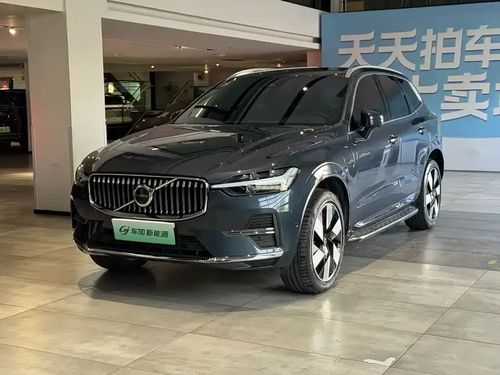 Volvo XC60 PHEV — фото 1