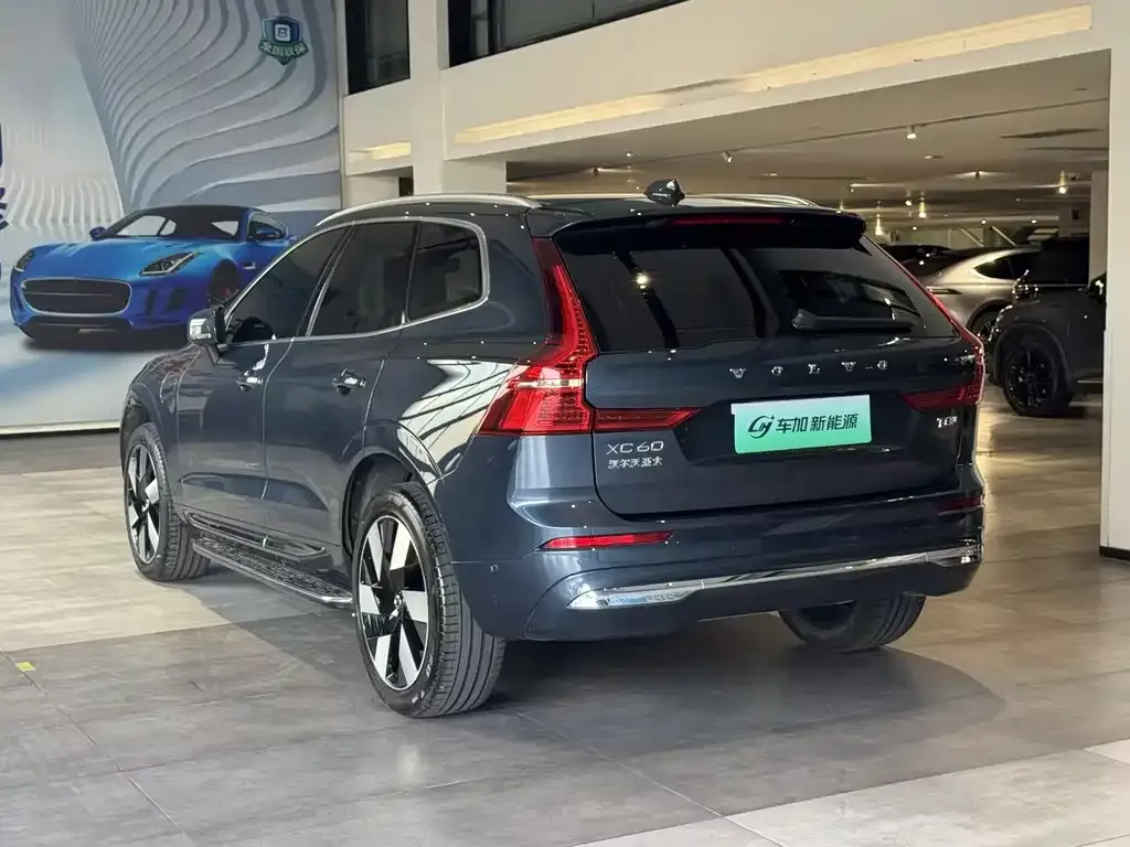 Volvo XC60 PHEV — фото 9