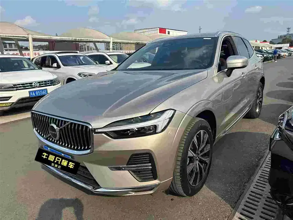 Volvo XC60 — фото 1