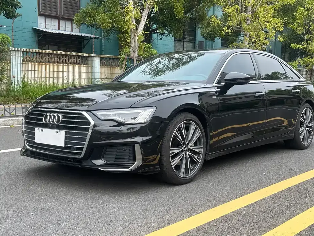 Audi A6L — фото 1