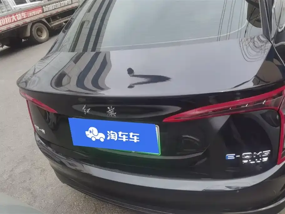 Hongqi E-QM5 — фото 4
